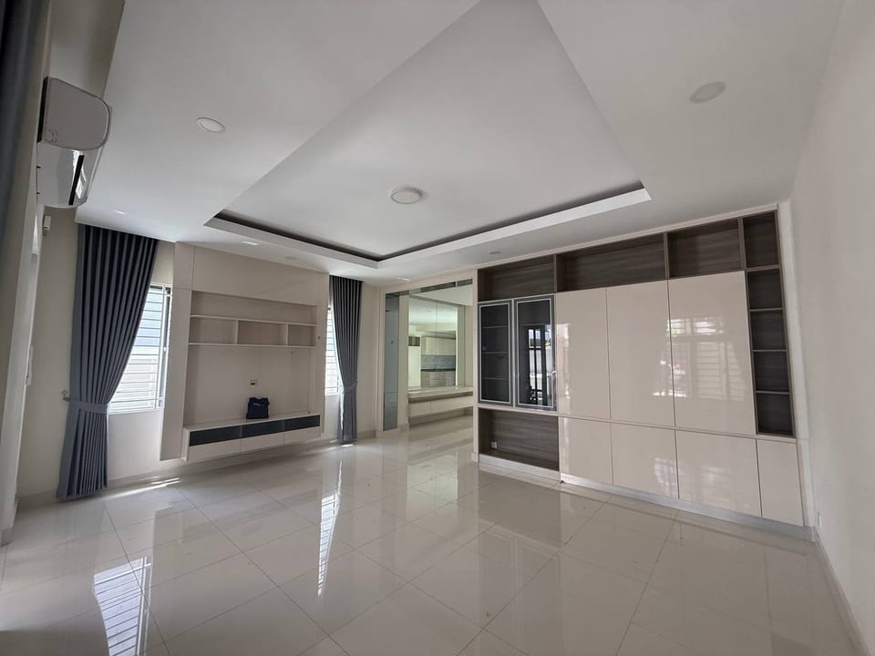 Four-Bedroom Villa With Extra Side Land, Borey Peng Huot, view 3