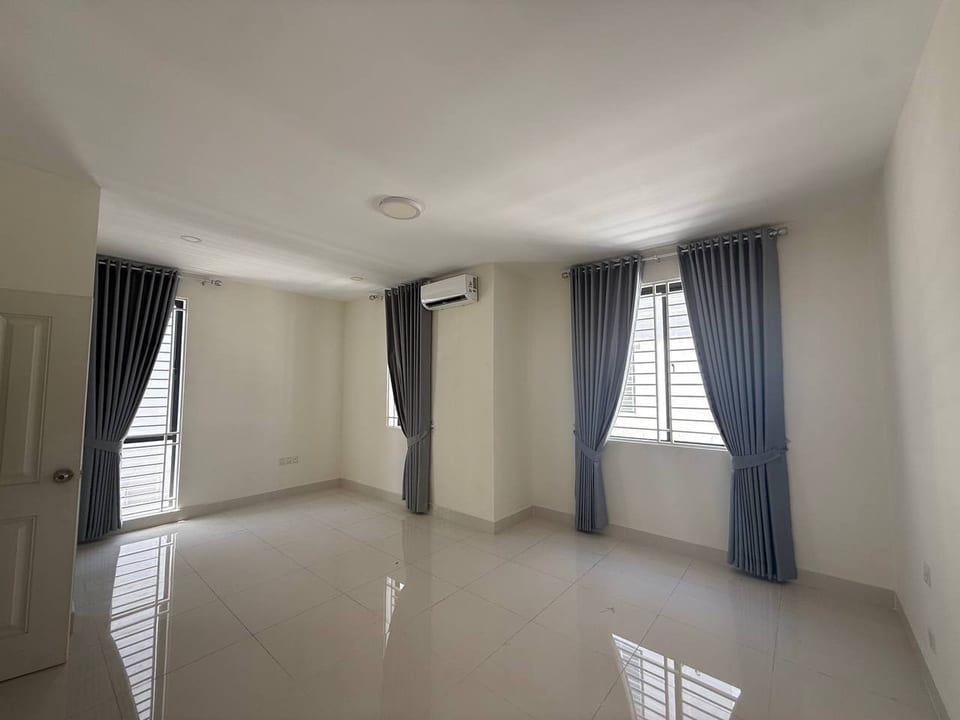 Four-Bedroom Villa With Extra Side Land, Borey Peng Huot, view 6