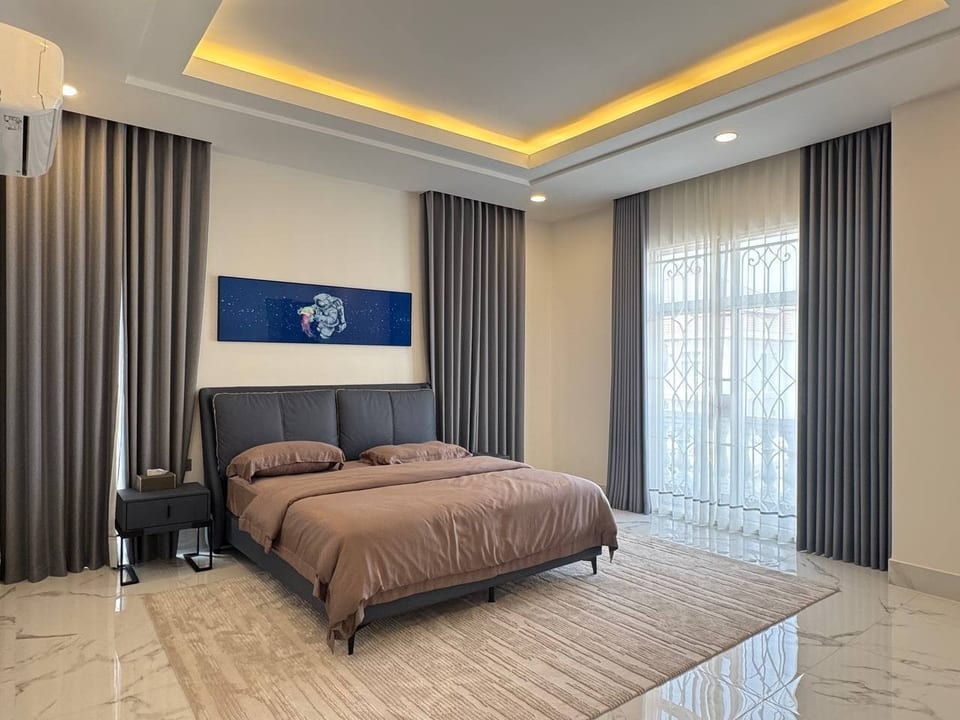 Fully Furnished Six-Bedroom Queen Villa, Borey Peng Huot, view 7