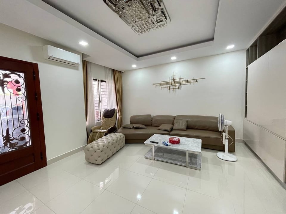 Furnished Boeung Snor villa with rooftop terrace, view 2