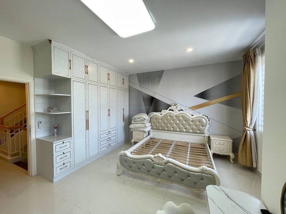 Furnished Boeung Snor villa with rooftop terrace, view 4