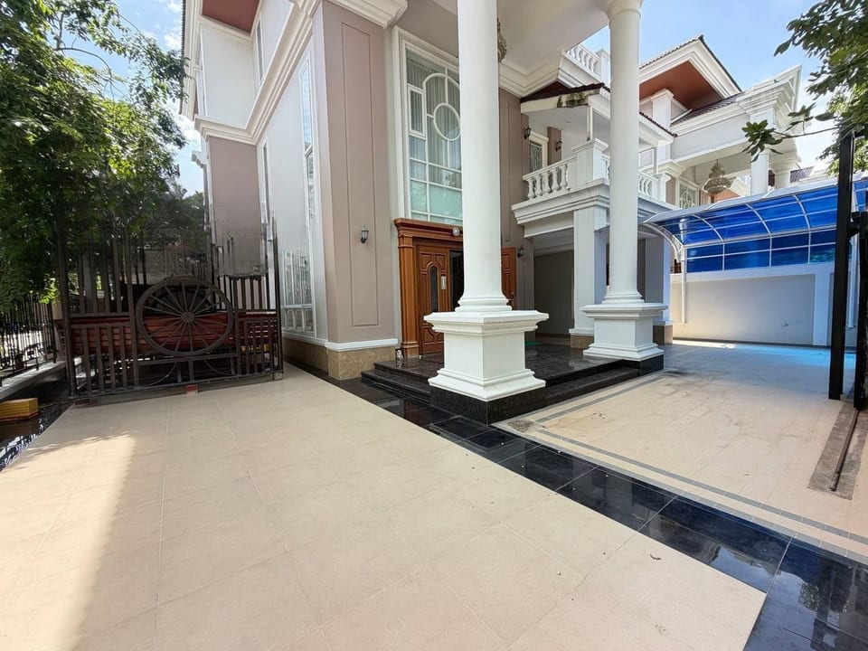 Furnished Prince B Corner Villa, Garden Outlook, view 2