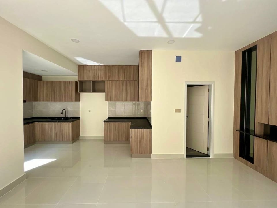 Furnished South-Facing Twin Villa in Borey Peng Huot, view 4