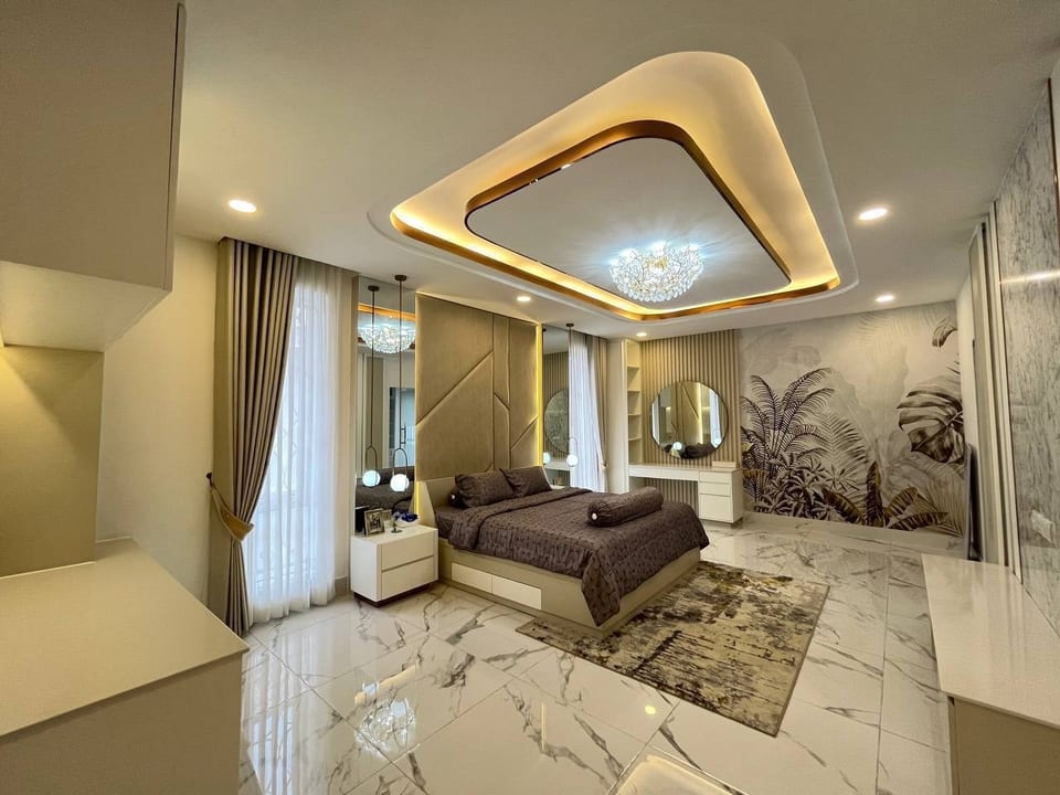 Garden-Facing Prince B Villa for Sale, Chbar Ampov, view 2