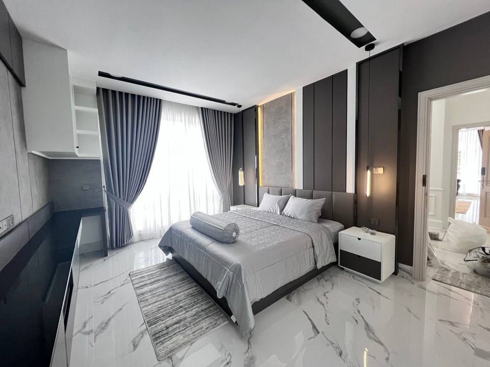 Garden-Facing Prince B Villa for Sale, Chbar Ampov, view 3