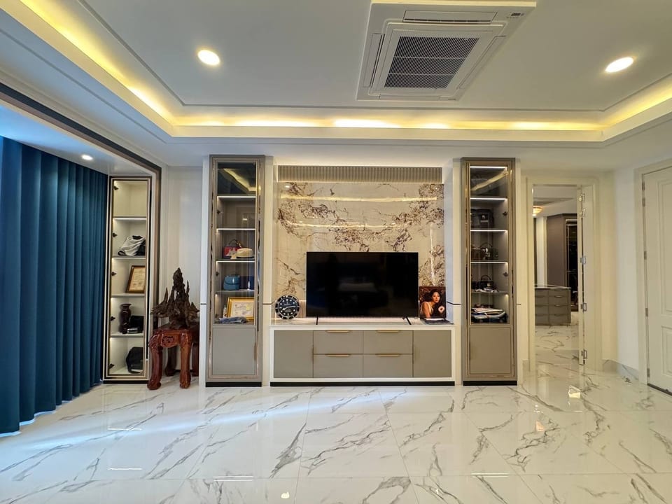 Grand Corner Villa with Expansive Grounds in Borey Peng Huot, view 2