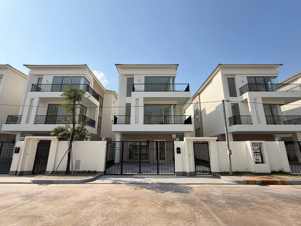 Hard Title Link Villa For Sale, Chbar Ampov, view 2