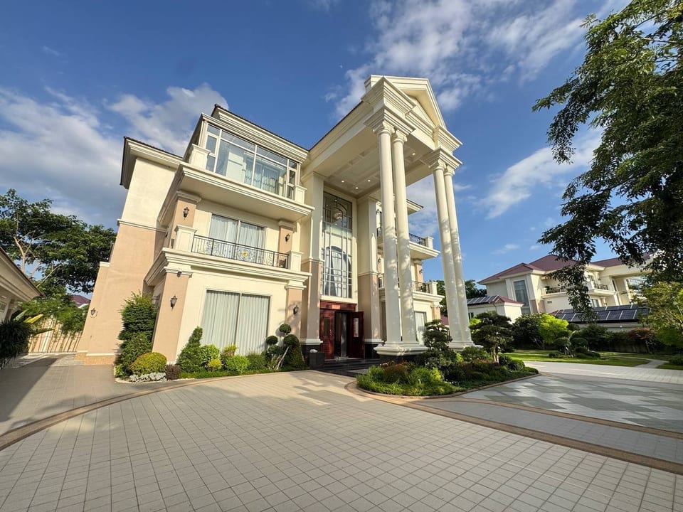Landmark Mansion Villa, Private Lift, Chbar Ampov, view 2