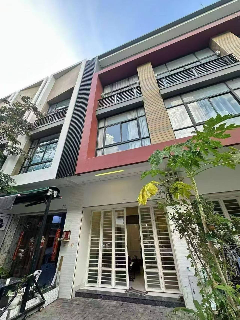 Main-Road Link House with Shopfront, Fully Furnished, Chbar Ampov, 金边