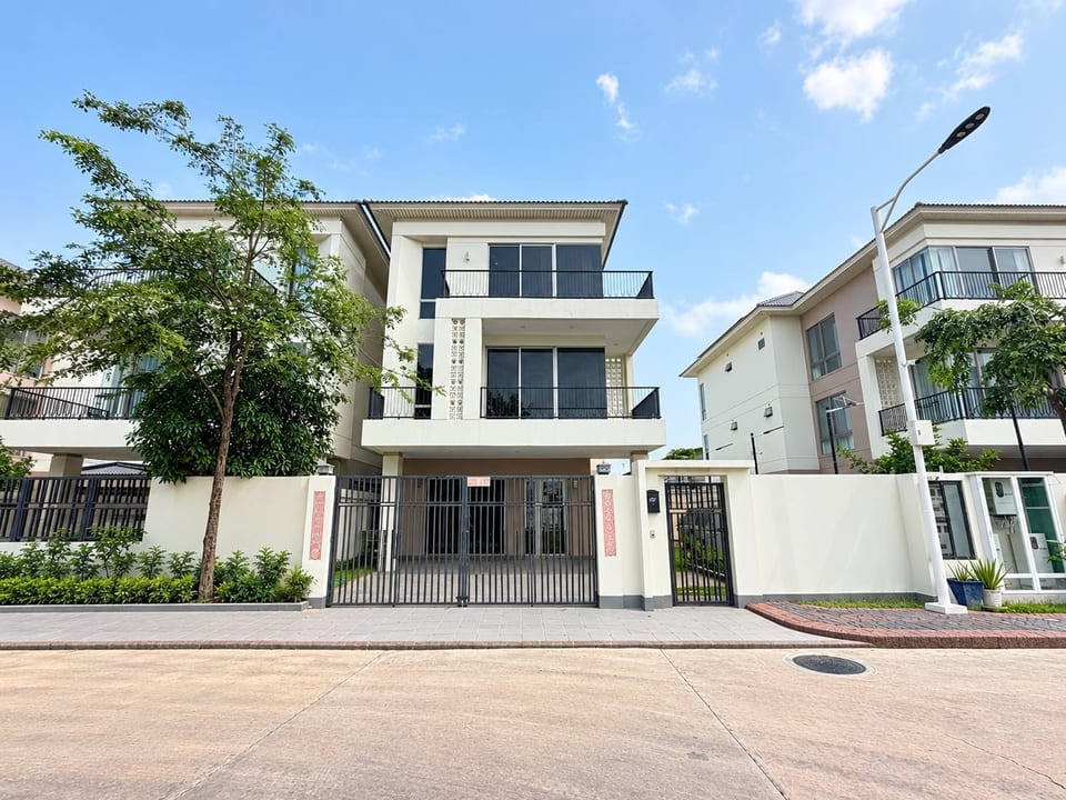 Modern Three-Storey Jasmine Villa, Borey Peng Huot, Chbar Ampov, 金边