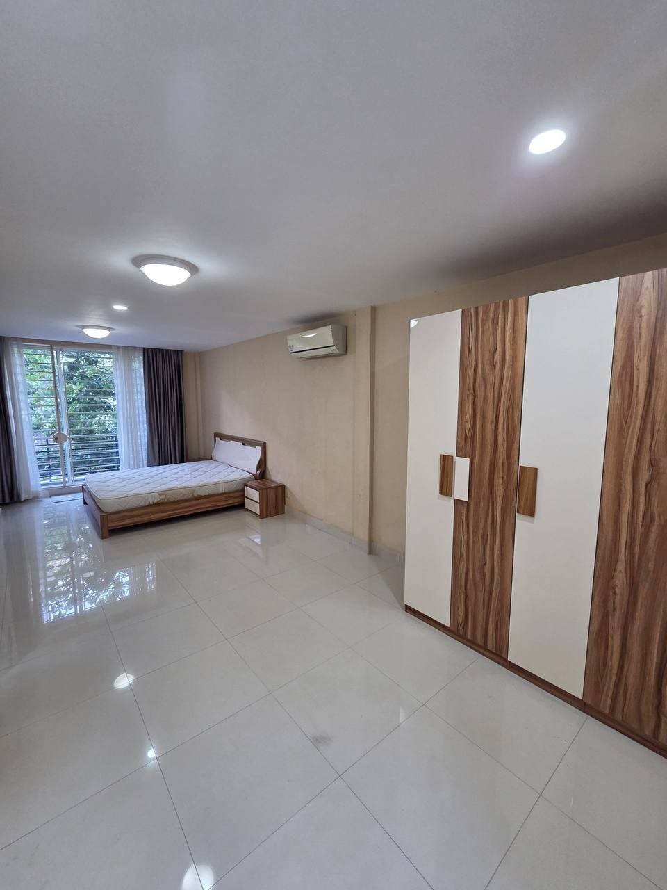 Move-In Ready Three-Bedroom Link Home in Boeung Snor, view 2