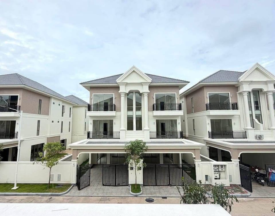 Newly finished Eco Poli twin villa, Boeung Snor, Chbar Ampov, Phnom Penh