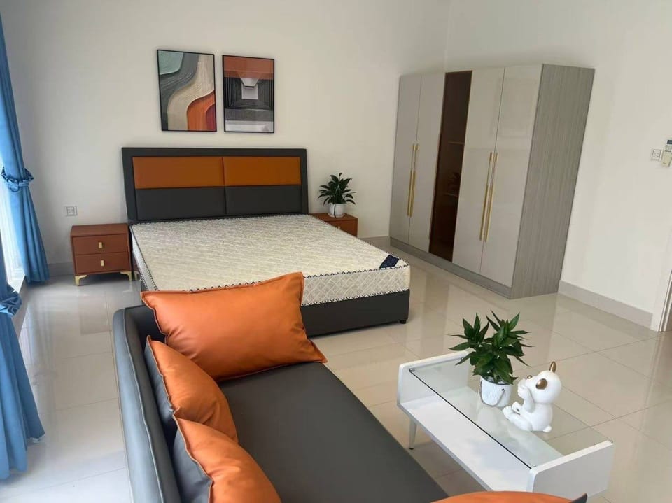 Nine-bedroom combined villa for sale, National Road 1, Phnom Penh, view 6