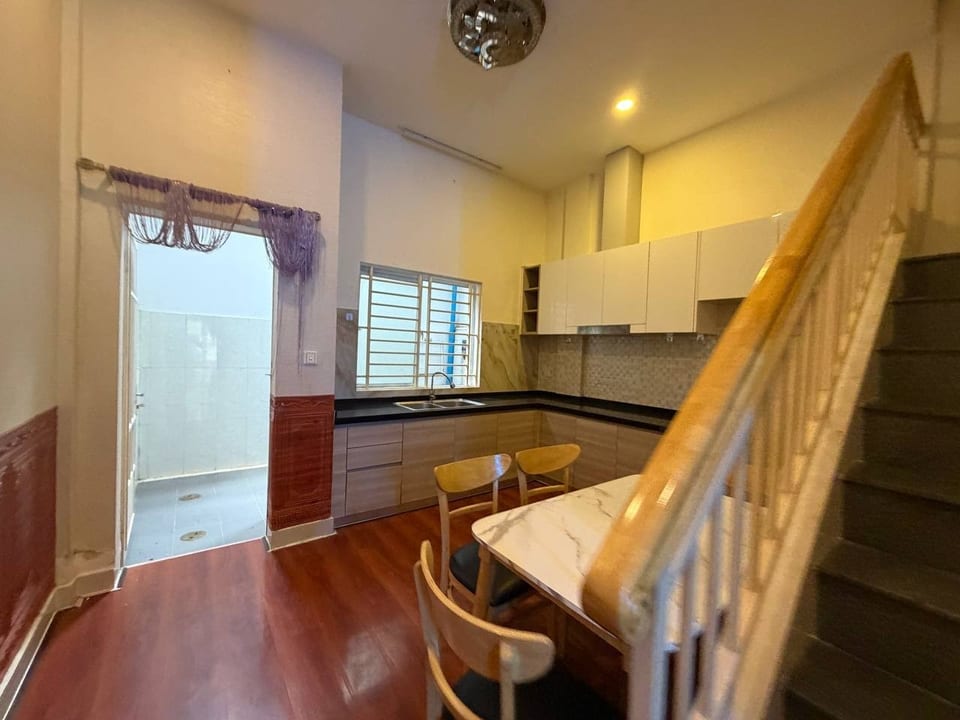 North-Facing Five-Bedroom Villa, Hard Title, Boeung Snor, view 4