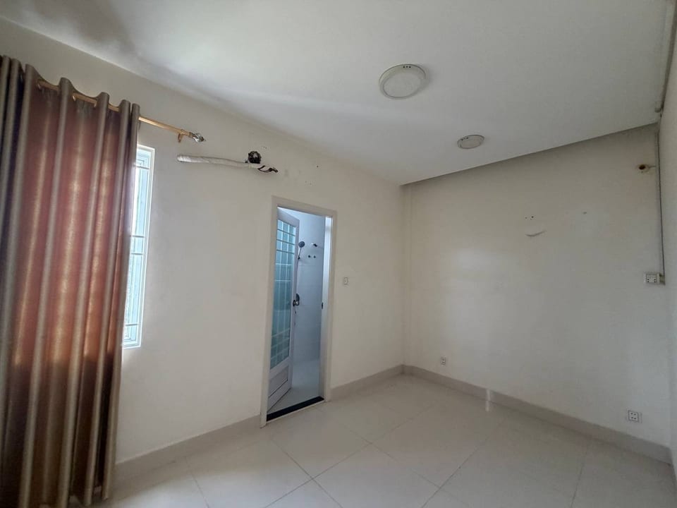 North-Facing Five-Bedroom Villa, Hard Title, Boeung Snor, view 5