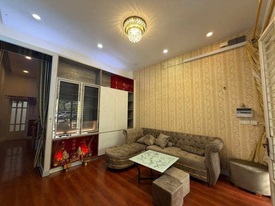 North-Facing Five-Bedroom Villa, Hard Title, Boeung Snor, view 6