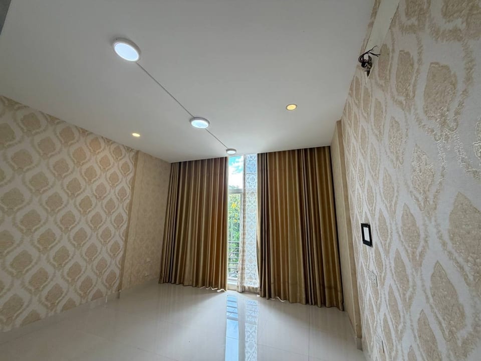 North-Facing Five-Bedroom Villa, Hard Title, Boeung Snor, view 7