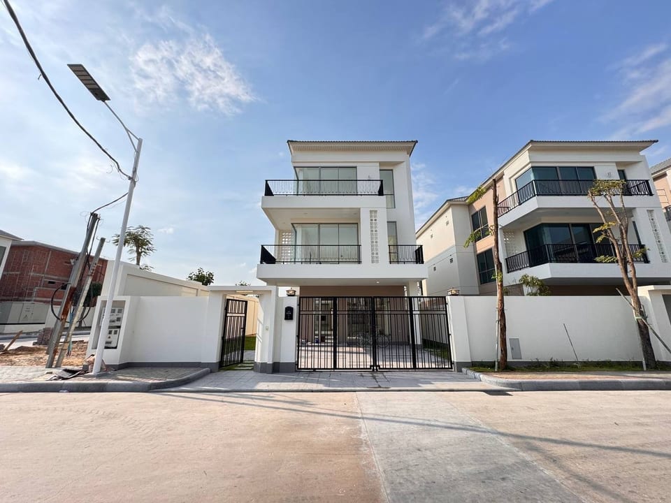 North-facing TA twin villa, marble interiors, Boeung Snor, Chbar Ampov, Пномпень