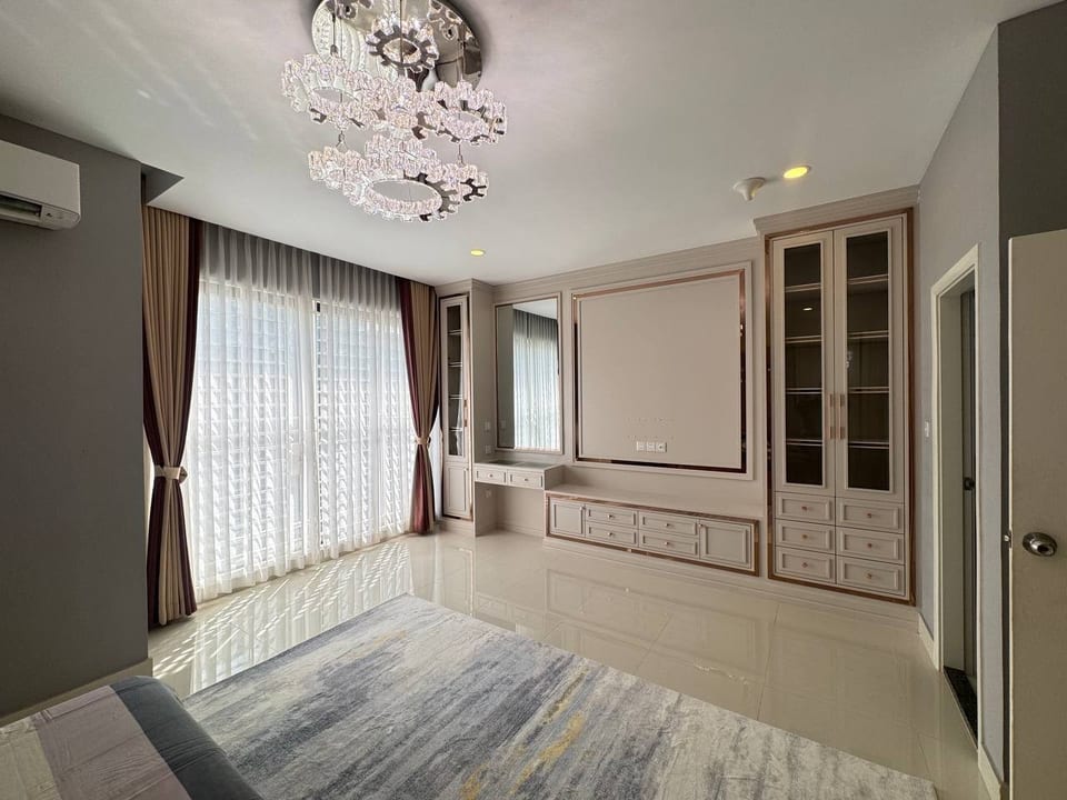 North-Facing Twin Villa, Furnished, with Hard Title, view 3