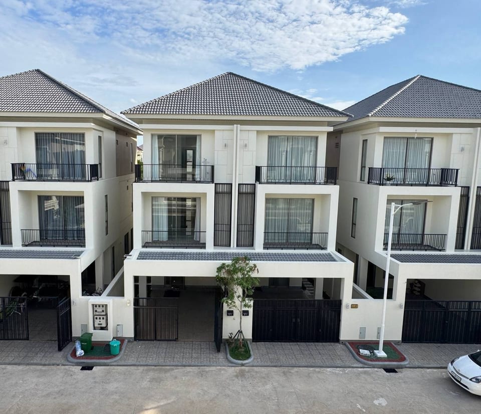 Northeast Twin Villa Near National Road 1, Boeung Snor, Chbar Ampov, Phnom Penh