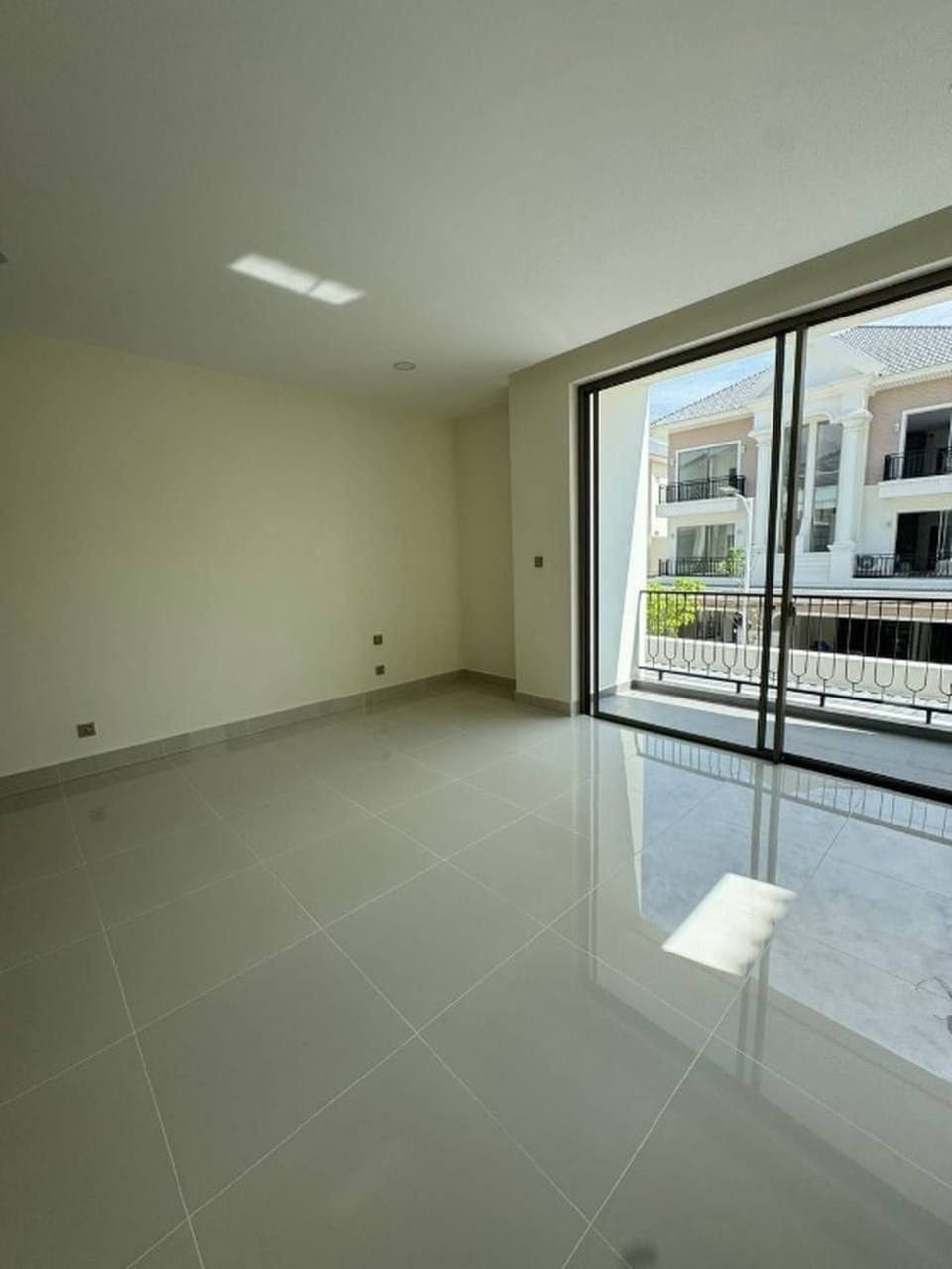 Northeast Twin Villa Near National Road 1, Boeung Snor, view 8