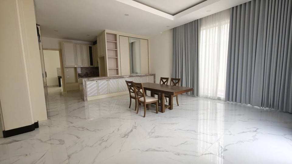 Seven Bedroom Classical Villa on Hard Title, Boeung Snor, view 3