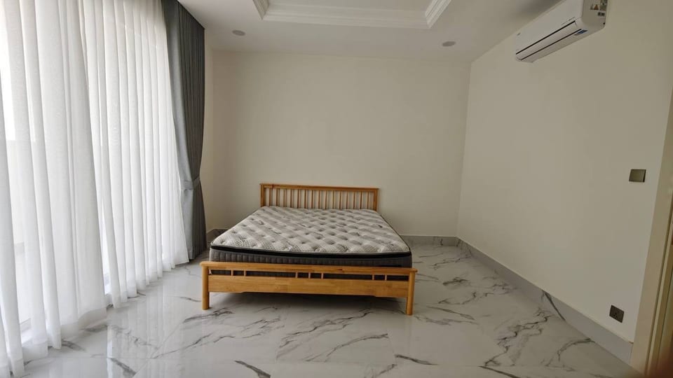 Seven Bedroom Classical Villa on Hard Title, Boeung Snor, view 7