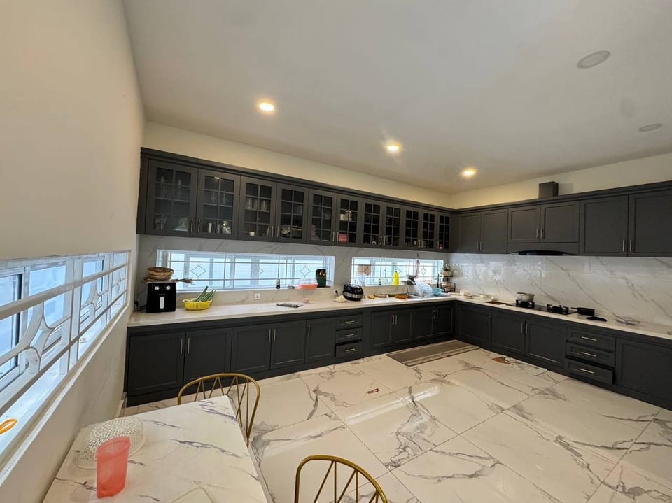 Six Bedroom Family Villa off National Road 1, Boeung Snor, Chbar Ampov, 金边