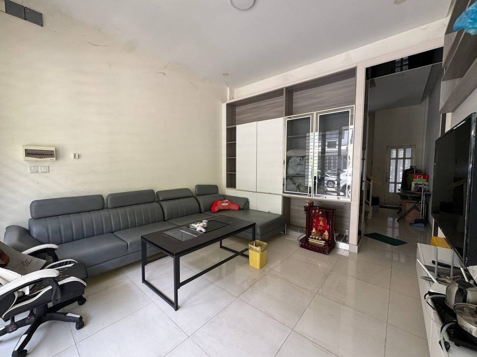 South-Facing Shophouse, Four Bedrooms, Borey Peng Huot, view 3