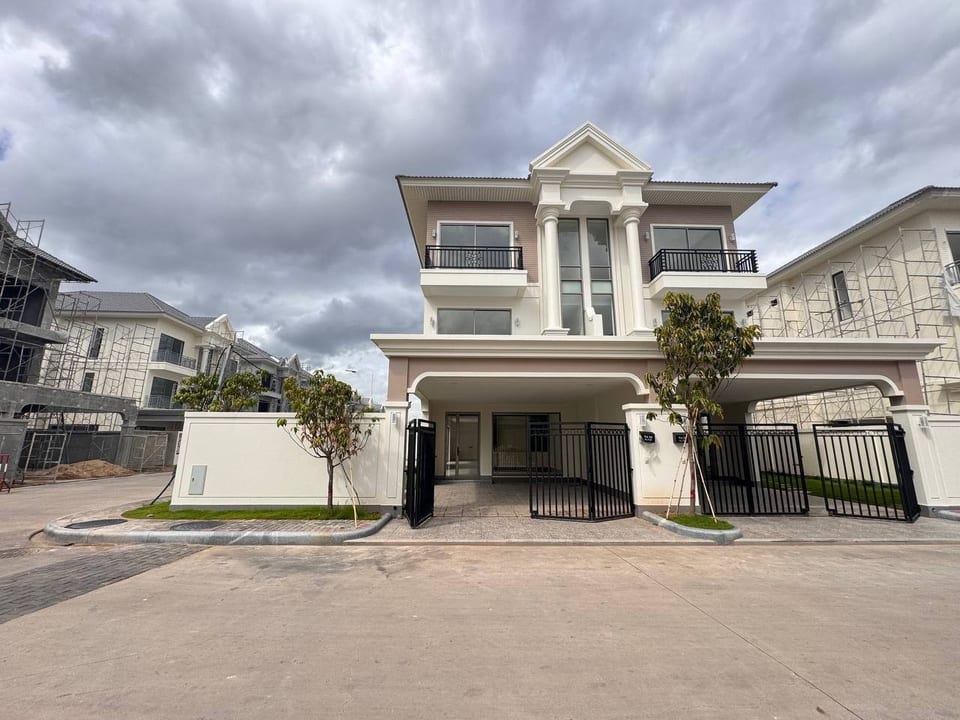 Spacious Corner Twin Villa, Four Bedrooms, Chbar Ampov, Chbar Ampov, Phnom Penh
