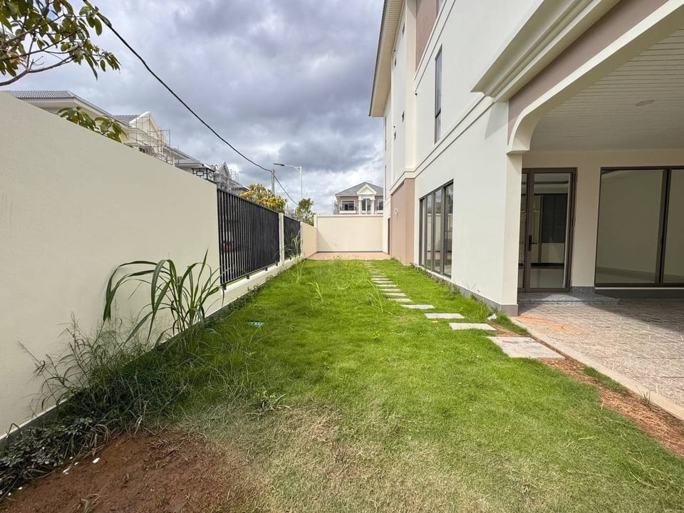 Spacious Corner Twin Villa, Four Bedrooms, Chbar Ampov, view 7