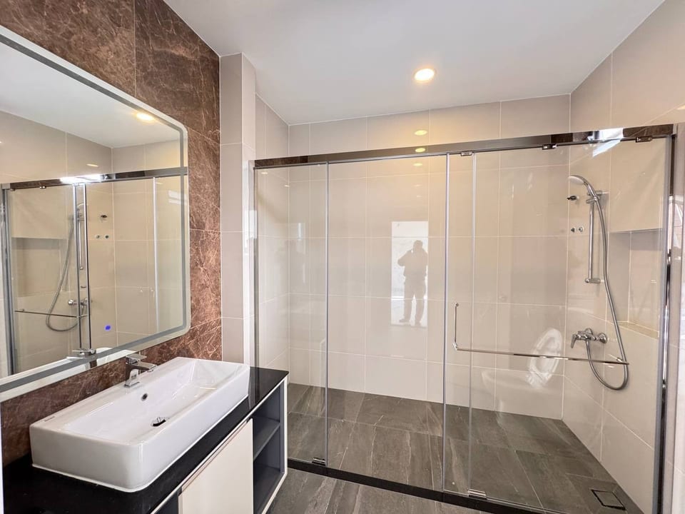 Spacious Three-Storey Detached Villa in Borey Peng Huot, view 8