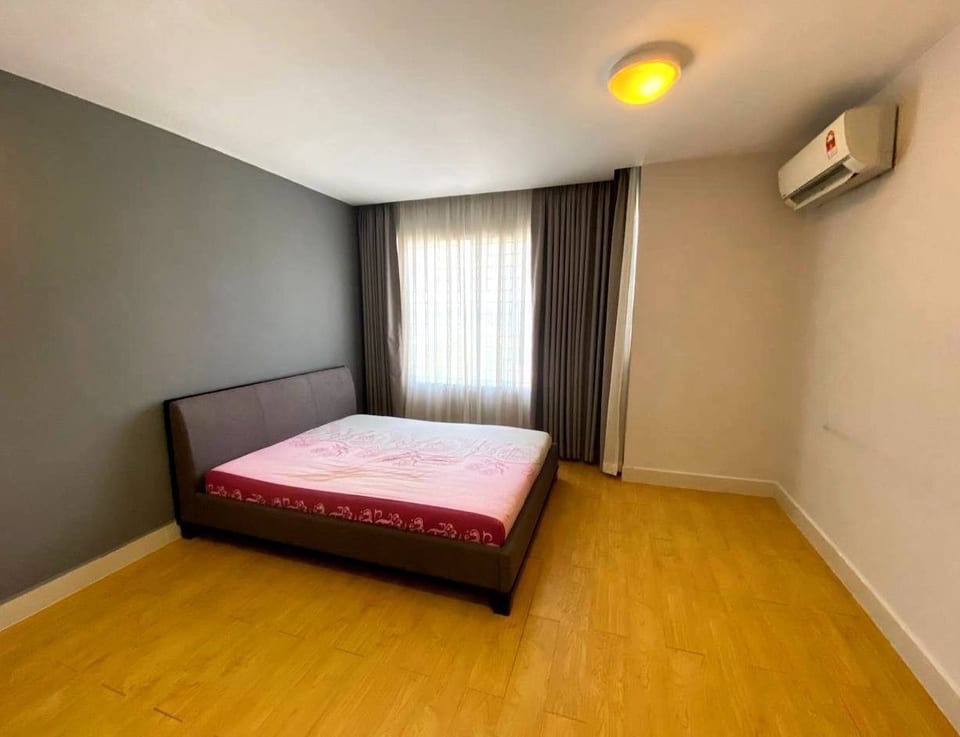 Three-Bedroom Corner Link Villa, Furnished, in Boeung Snor, view 5