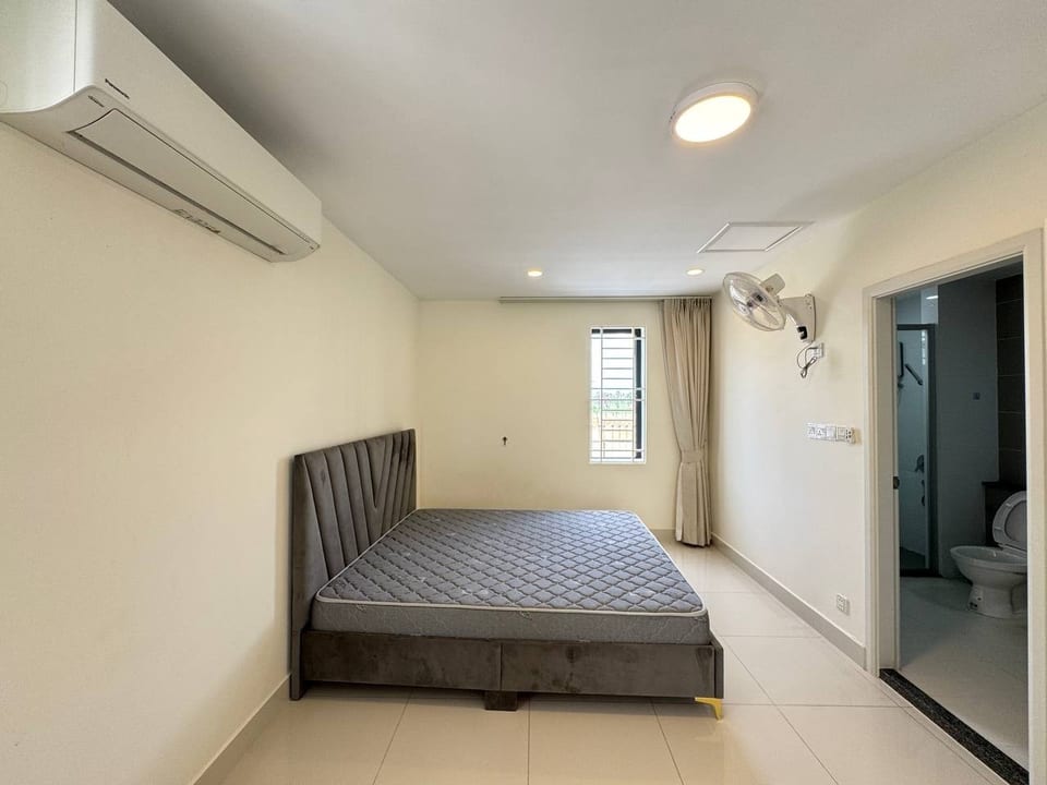 Three Bedroom Corner Villa, Boeung Snor With Rear Garden Land, view 2