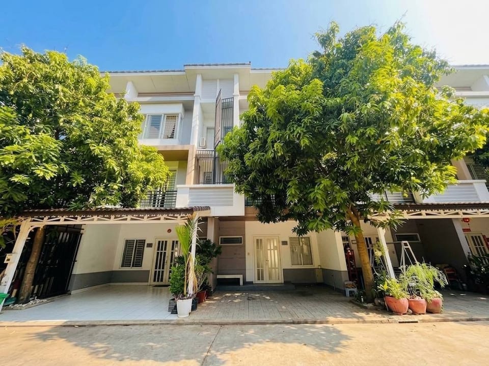 Three Bedroom Link House, Quiet Borey Street, Chbar Ampov, Chbar Ampov, Phnom Penh