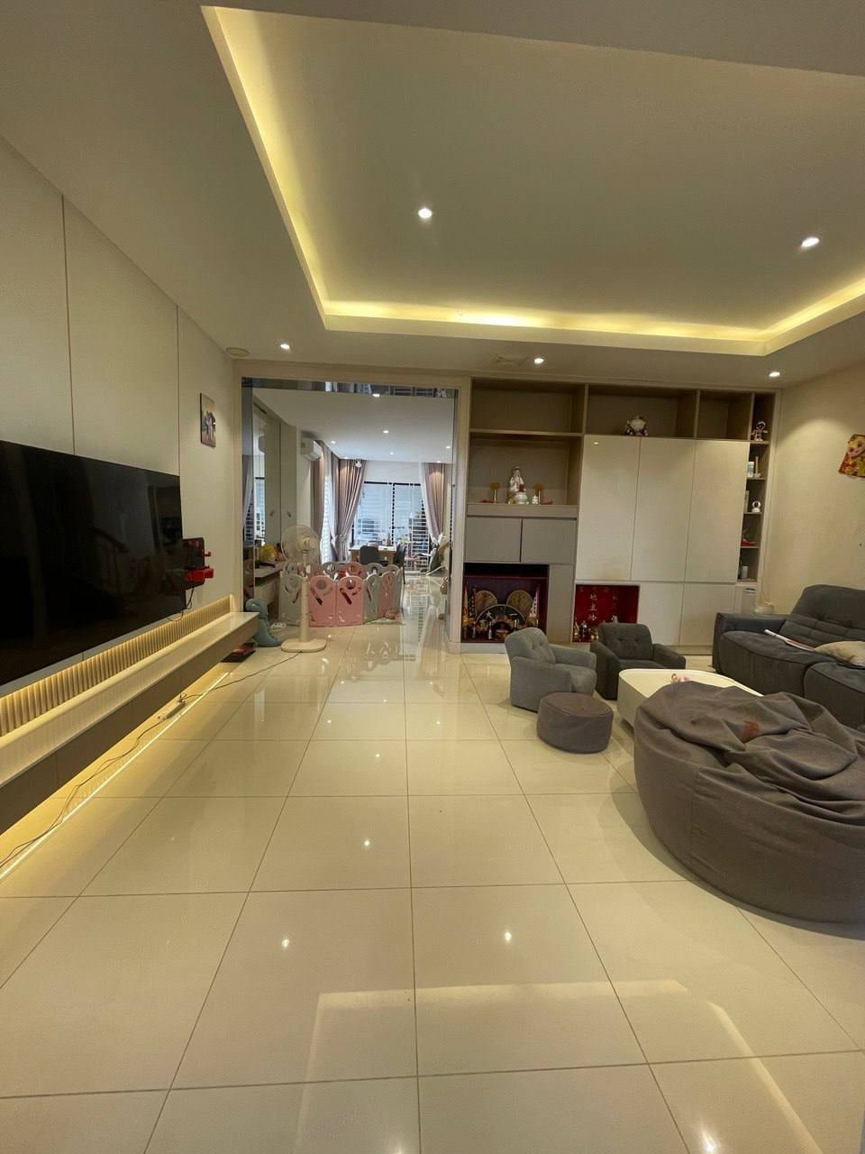 Three-Storey Twin Villa Near National Road One, view 2