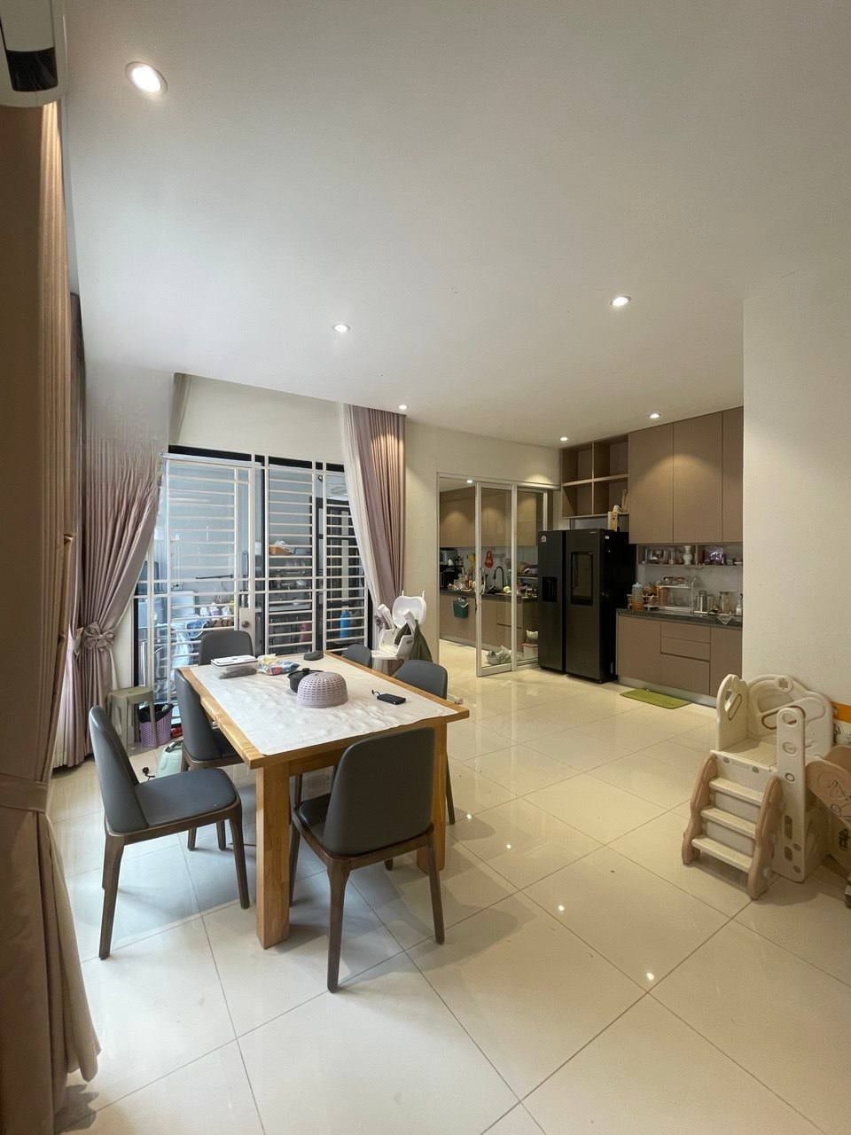 Three-Storey Twin Villa Near National Road One, view 4
