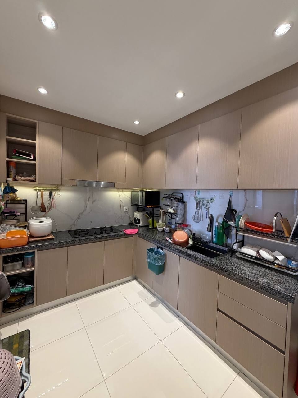 Three-Storey Twin Villa Near National Road One, view 5