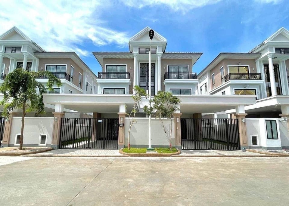 Two Villas Joined Into One, Ready to Occupy, Chbar Ampov, Chbar Ampov, 金边